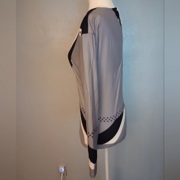 Made With Love Geometric Pattern Crossover Front V-Neck Blouse Top Size M - Picture 2 of 7